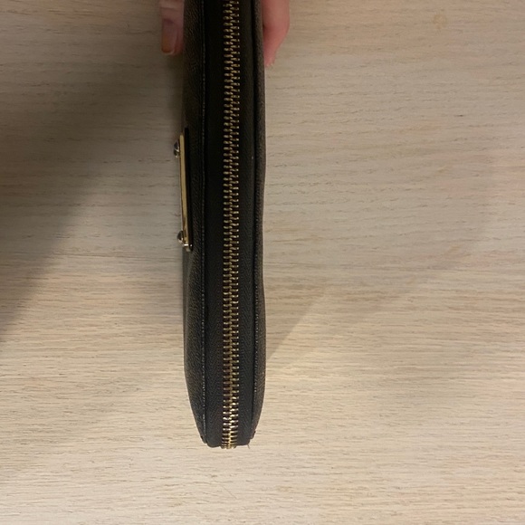 Micheal Kors wallet - Picture 3 of 7